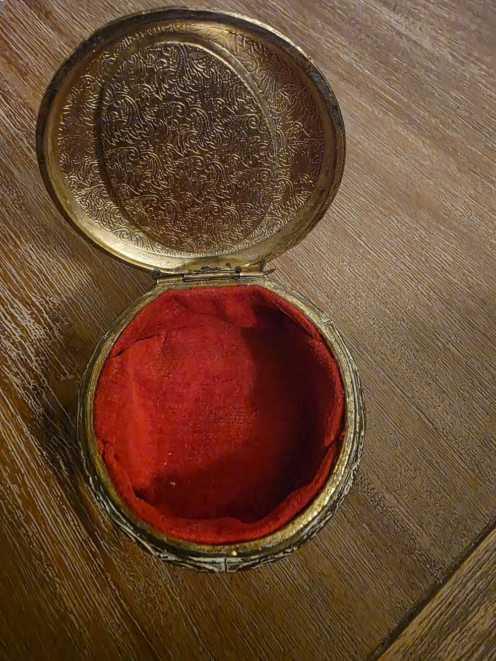 Antique-Style Gold Tone Round Trinket Box with Portrait Lid